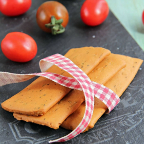 Proteinreiche Cracker mit Oregano-Tomatengeschmack