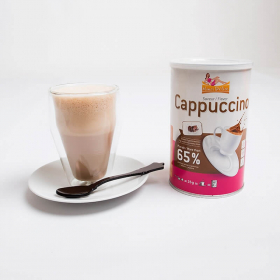 Glas mit 15 Cappuccino-Hyperprotein-Drinks