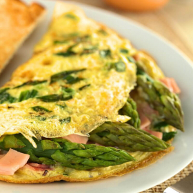 Omelete rica em proteínas com espargos SG- omelette asperges