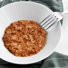 Eiweißhaltiger Mahlzeitenersatz scharfe Spaghetti Bolognese